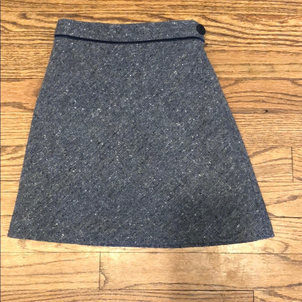 Girls size 6 Grey knee length skirt